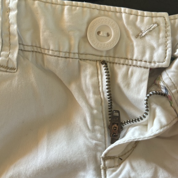 Four pairs of size zero jean shorts in perfect condition! - Picture 9 of 11